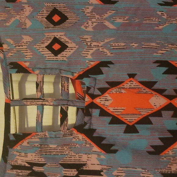 Aztec Design dress - Picture 4 of 4